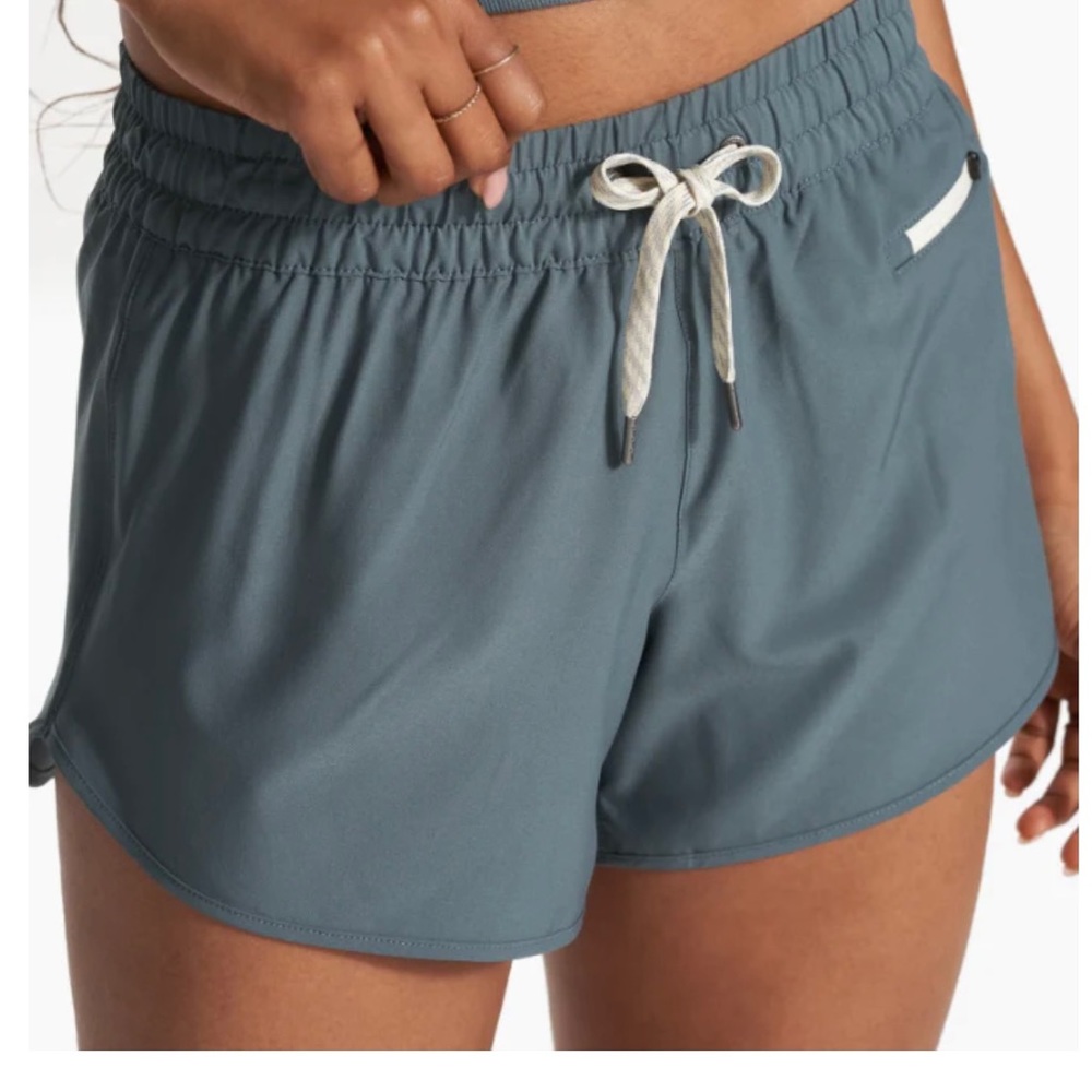 Women’s Vuori Clementine 2.0 short - size small, lake color